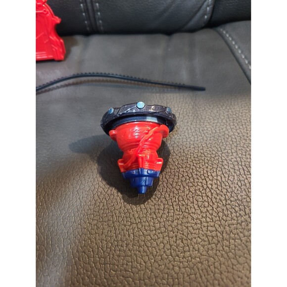 Beyblade XTS X-05 Tornado Destroyer Hasbro Tornado Battlers with Launcher - Picture 2 of 5